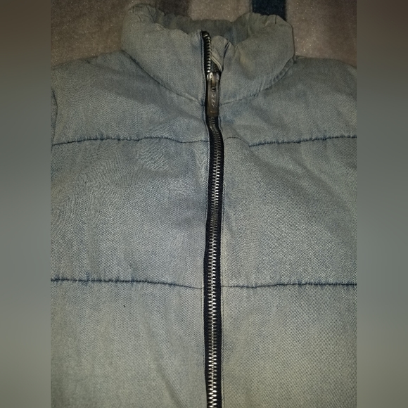 Andrew Marc Women's Puffer Jacket - Picture 4 of 6